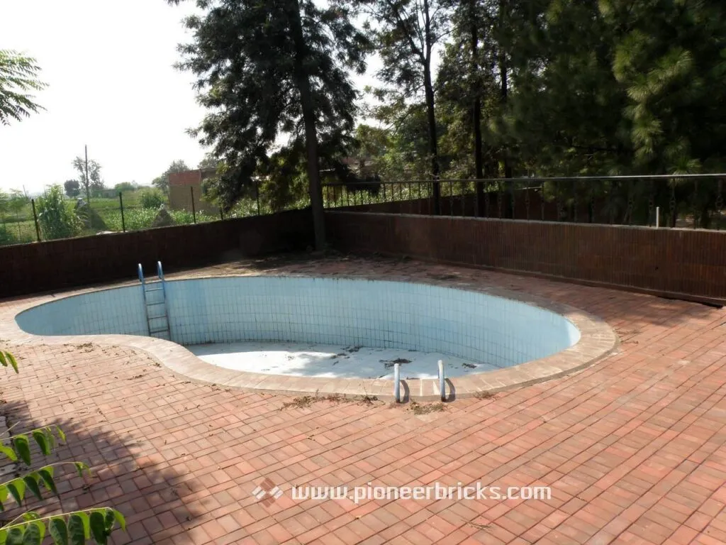 Pioneer pavers: Paver series in brown