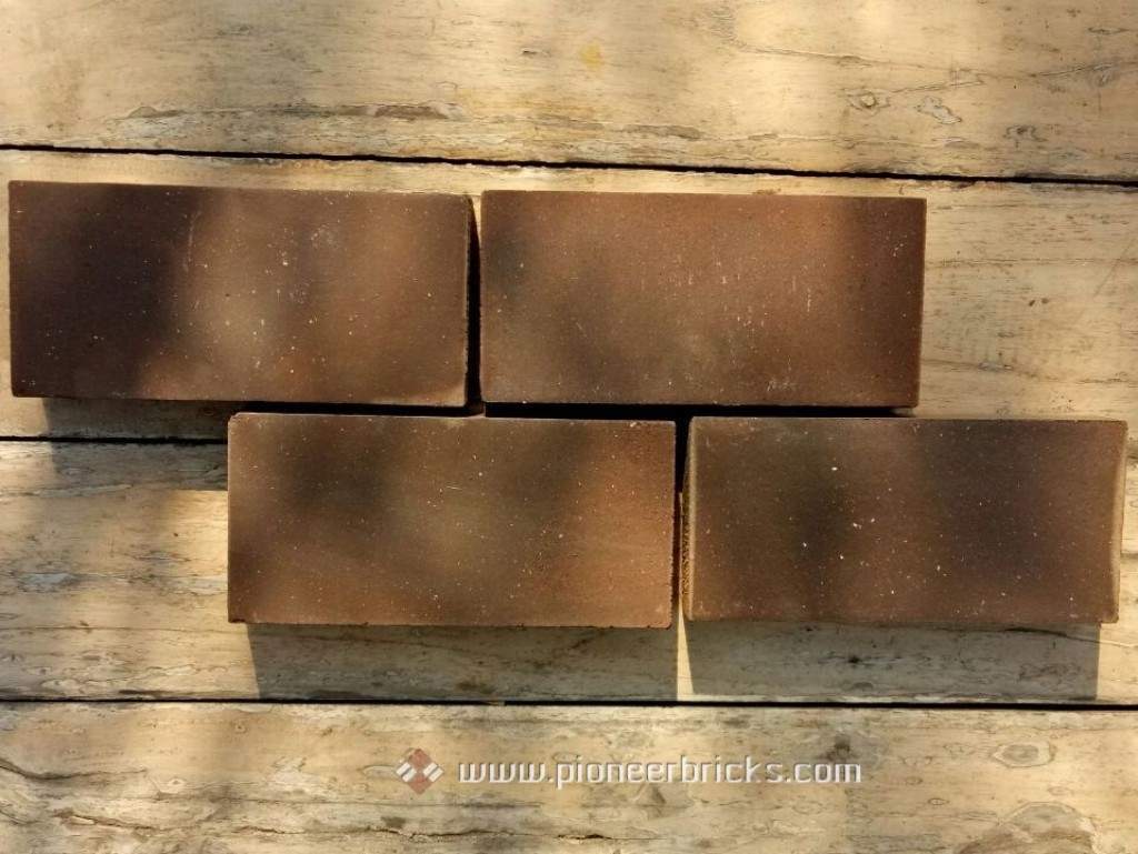 Enigma: flooring bricks in natural Brown/Black shades