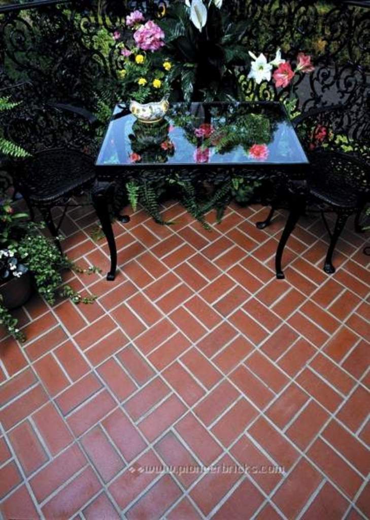 Pioneer brick tiles for floor: Enigma series in terracotta