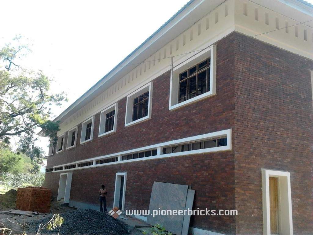 Pioneer bricks: Red Oak series in brown-black